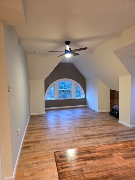 Building Photo - 5487 Hays St