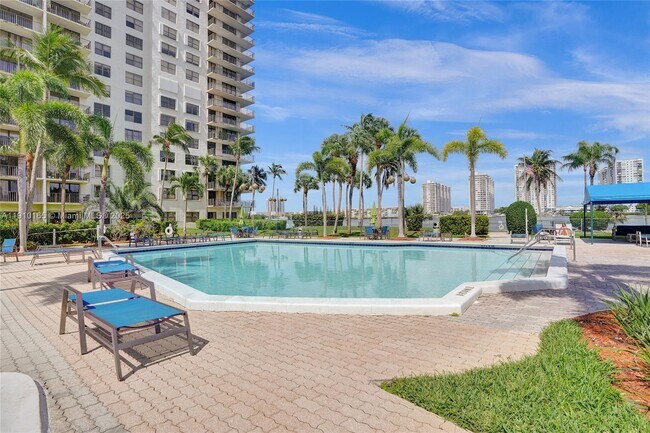 Building Photo - 18151 NE 31st Ct