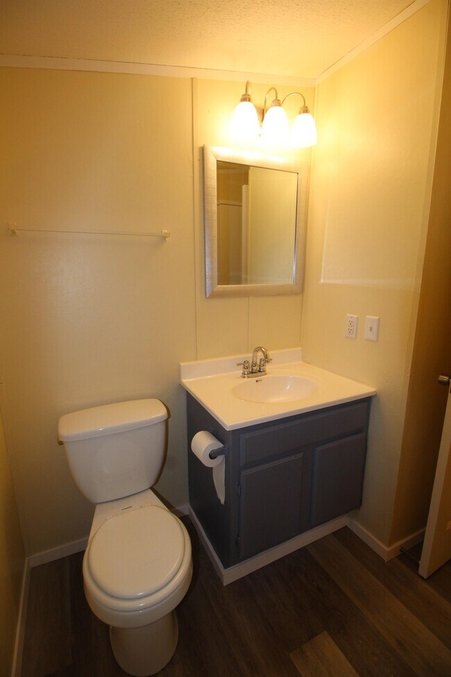 Building Photo - 2528 Baywood Dr