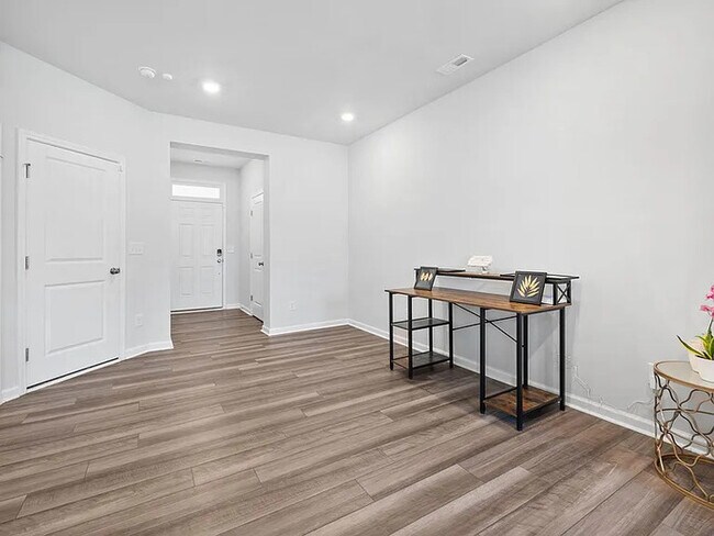 Building Photo - Lease OR Lease to Own