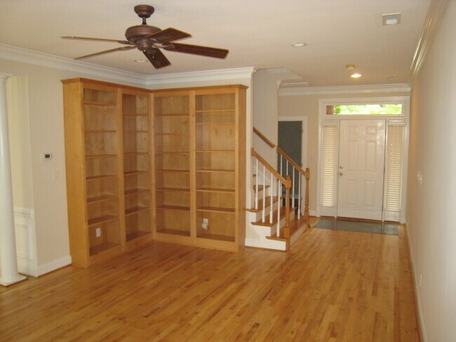 Building Photo - 101b Meadowbrook Rd