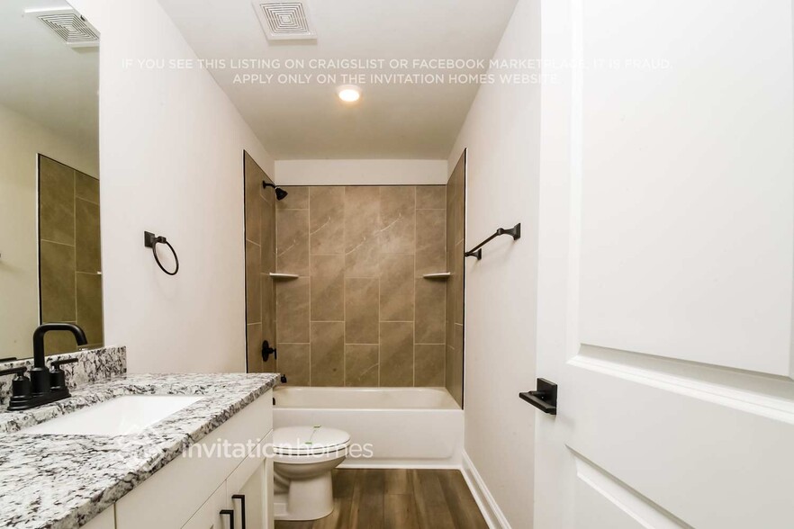 Building Photo - 411 Azalea Gaze Dr