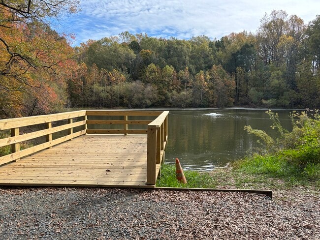 Building Photo - 917 Shearer St