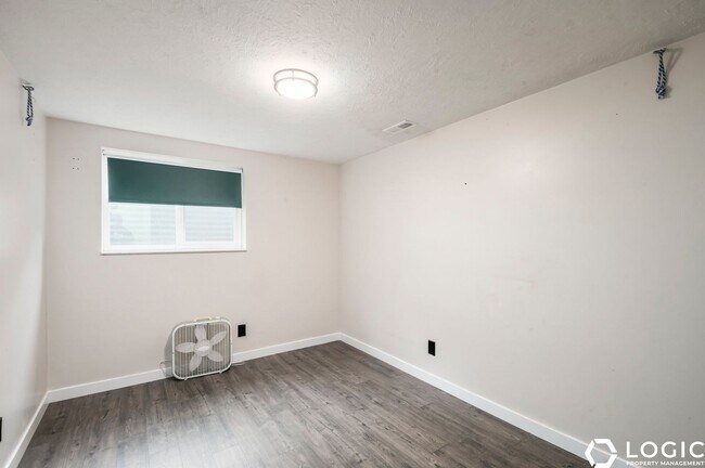 Building Photo - 12055 Cinnamon Ridge Rd
