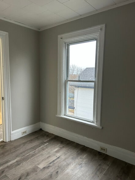 Building Photo - 133 W Van Buren St