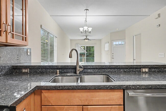 Building Photo - 808 Lenzen Ave
