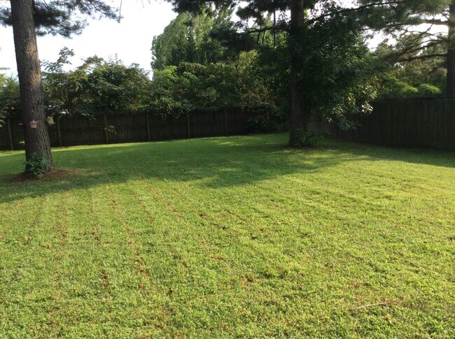 Building Photo - Charming Cul-de-Sac Home