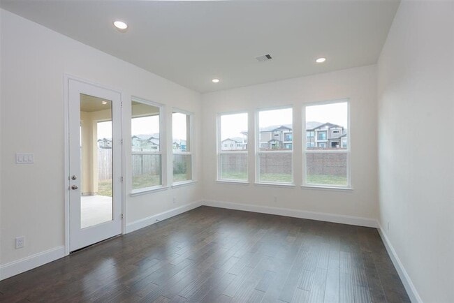 Building Photo - 21119 Bradford Grove Dr