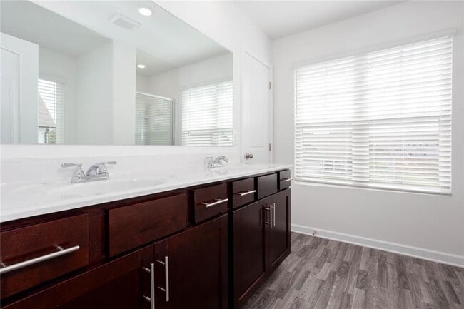 Building Photo - 590 River Run Dr