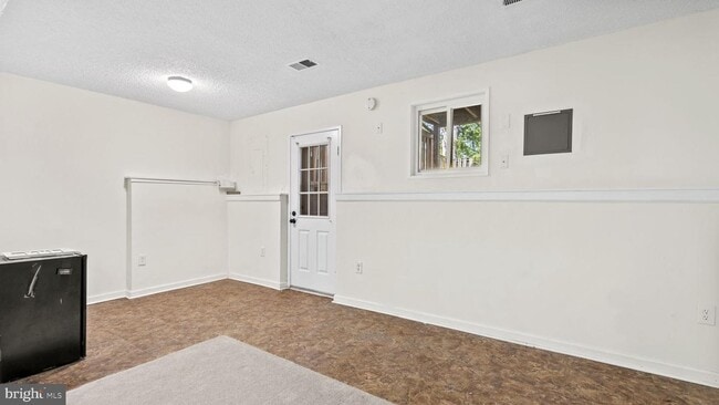 Building Photo - This stunning 3-bedroom, 2-bathroom interior townhome is sure to impress.