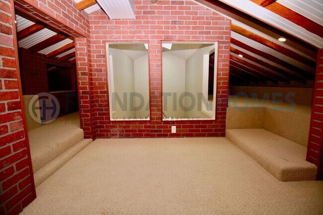 Building Photo - 404 San Marin Dr