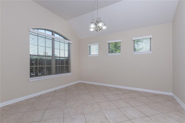 Building Photo - 504 Tascate St