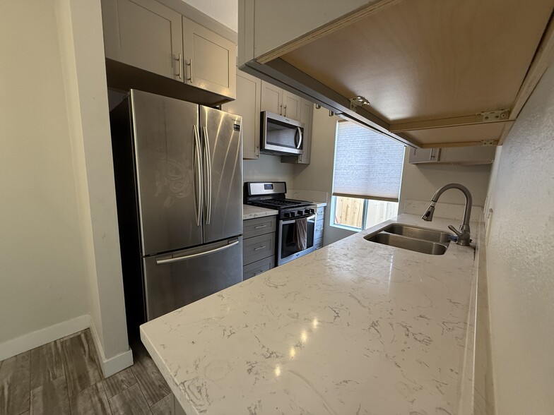 Building Photo - 409 Burchett St