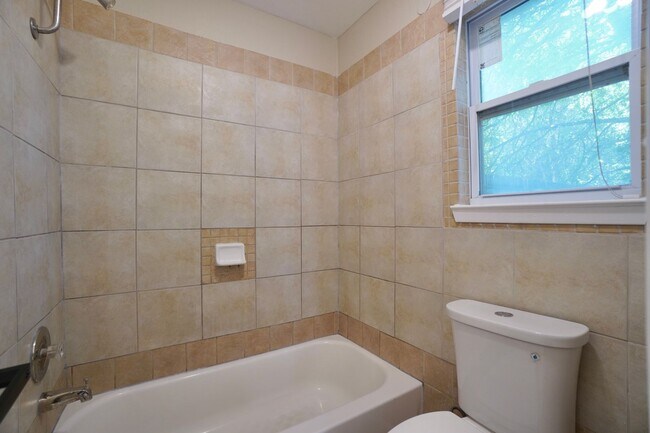 Building Photo - 508 Greenlawn Blvd