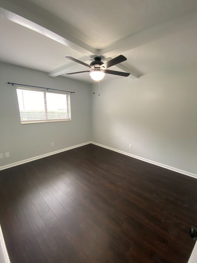 Building Photo - Available in Mid-March- Remodeled 2 Bedroo...