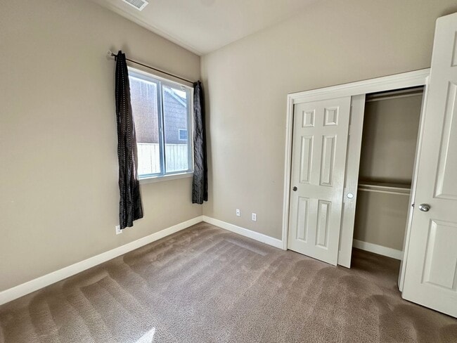 Building Photo - $2,295 Locan & Gettysburg, 4 Bedroom Home - Rialto Ave, Clovis