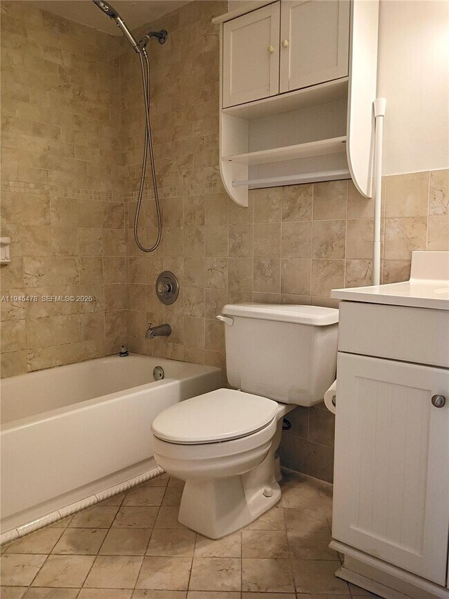 Building Photo - 1439 West Ave