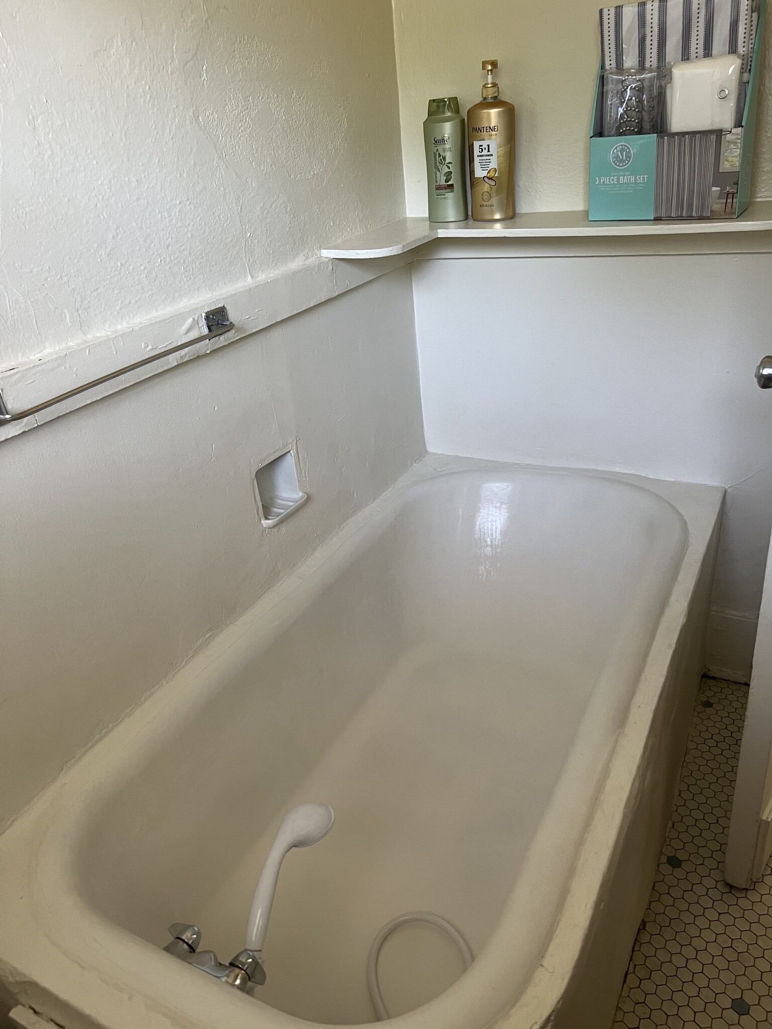 Large original Tub! - 1440 3rd Ave