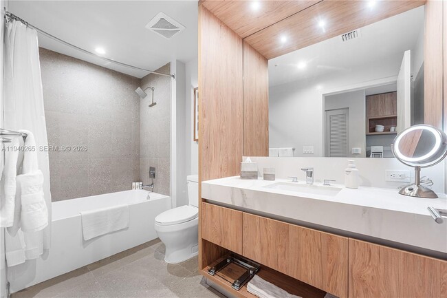 Building Photo - 11 NE 6th St