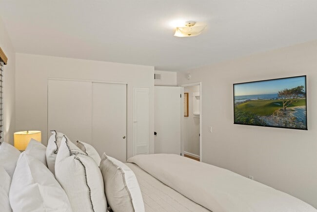 Building Photo - 1571 David Ave