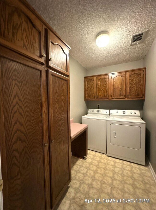 Building Photo - Gorgeous Home on the Lake in Lakeland!!