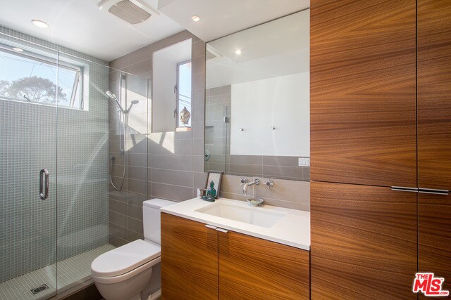 Building Photo - 1046 6th Ave