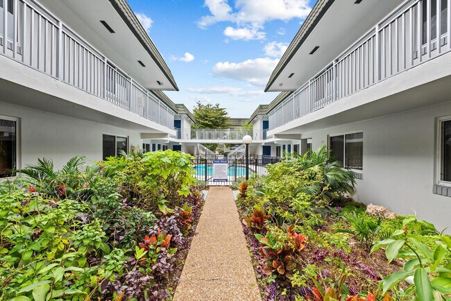 Building Photo - 1000 SE 15th St