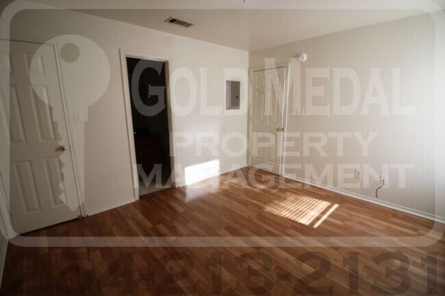 Building Photo - 3304 Hereford Ln