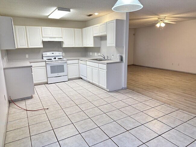Building Photo - 604 Kline Ave