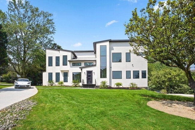 Primary Photo - 1756 N Akin Dr NE