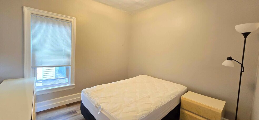 Building Photo - 17 Frank St