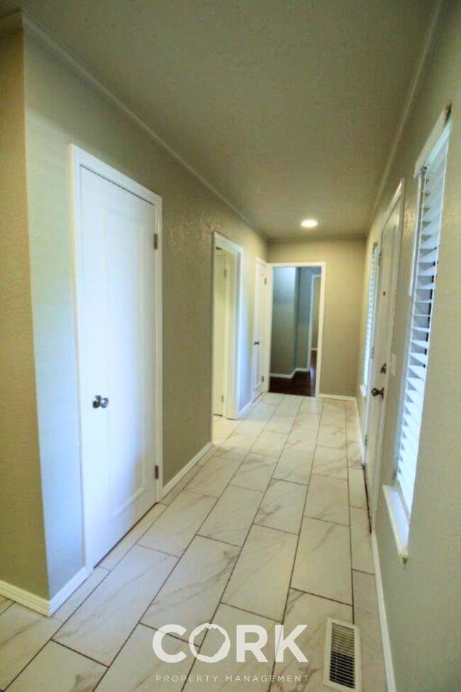 Building Photo - 2813 Old Hickory Dr