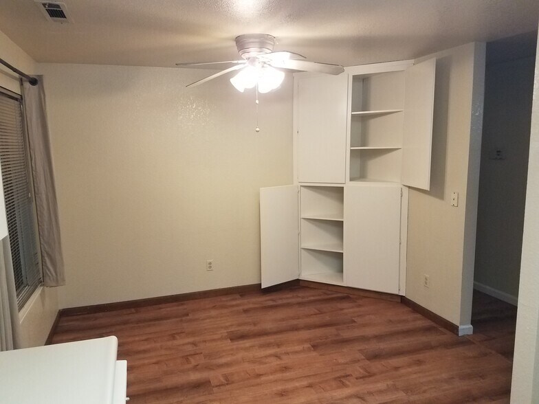 Kitchen dining area, pantry shelves - 118 W Beverly Pl