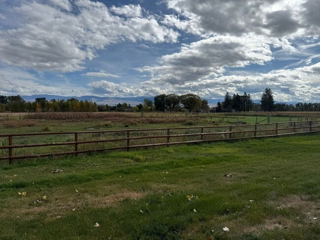 Building Photo - 3 bed 2.5 bath Victor home with pasture.