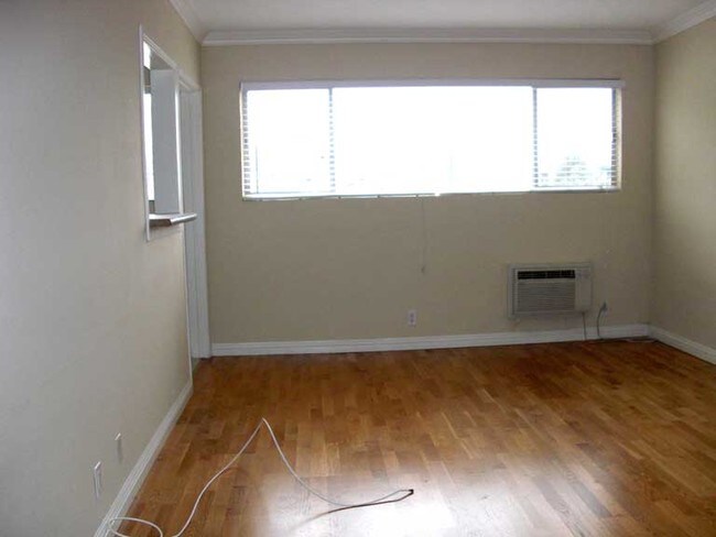 Building Photo - 7364 Hollywood