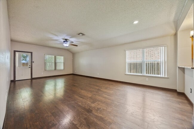 Building Photo - 2701 Redwood St