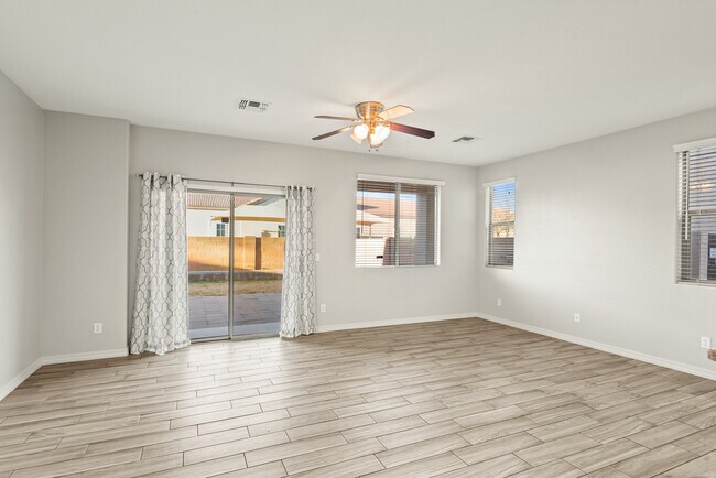 Building Photo - 14772 W Riviera Dr