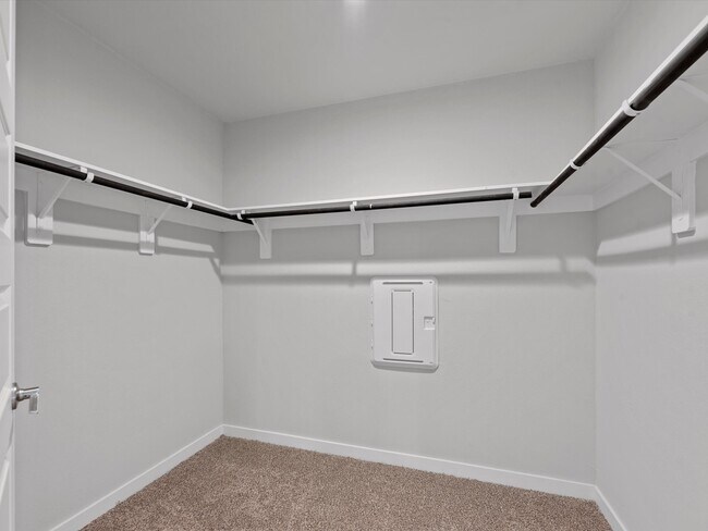 Building Photo - 3335 Silverton Dr