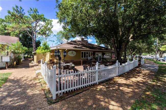Building Photo - 5279 Willow Links