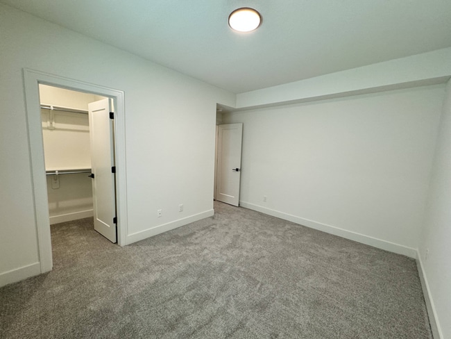 Building Photo - 1617 SW Hedgewood Ln