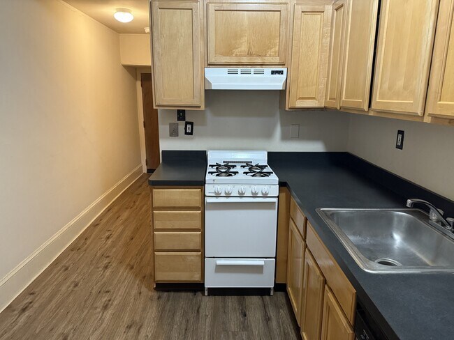 Building Photo - 1725 Spruce St