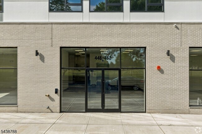 Building Photo - 448 S Orange Ave