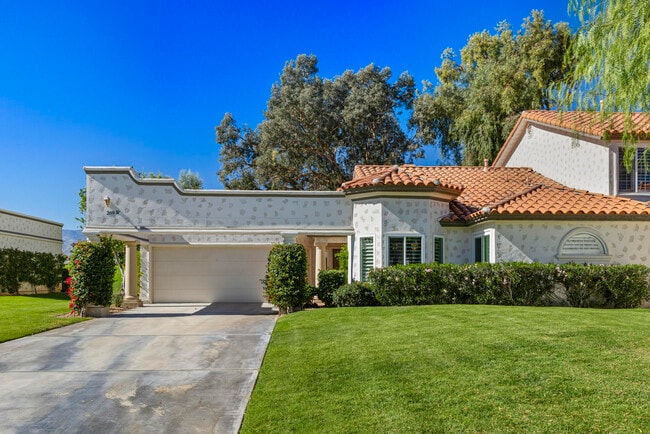 Building Photo - 269 Vista Royale Cir W