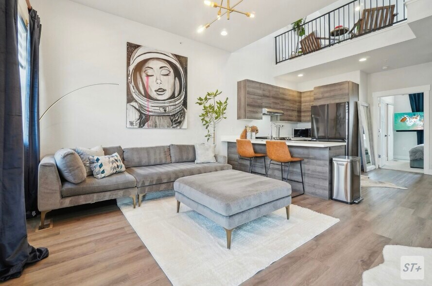 Primary Photo - 3550 W 63rd Ave