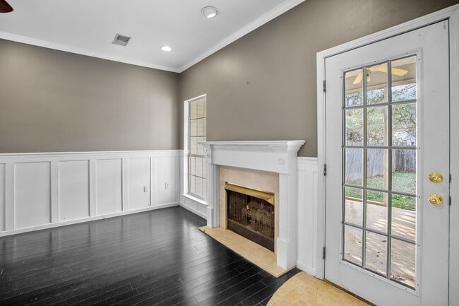 Building Photo - 4 Bedroom 2 Bath Townhouse in Pelham