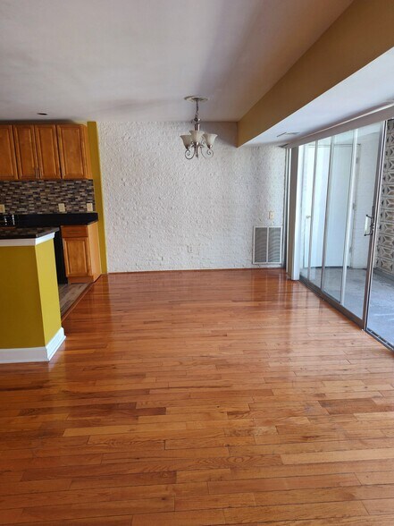 Building Photo - 1806 Metzerott Rd