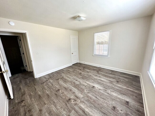 Building Photo - 2 Bedroom Home For Rent Near The Montgomery County Library!