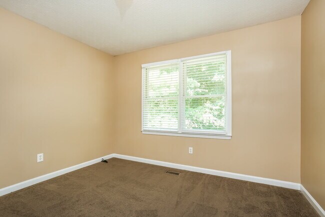 Building Photo - 524 Legacy Park Dr