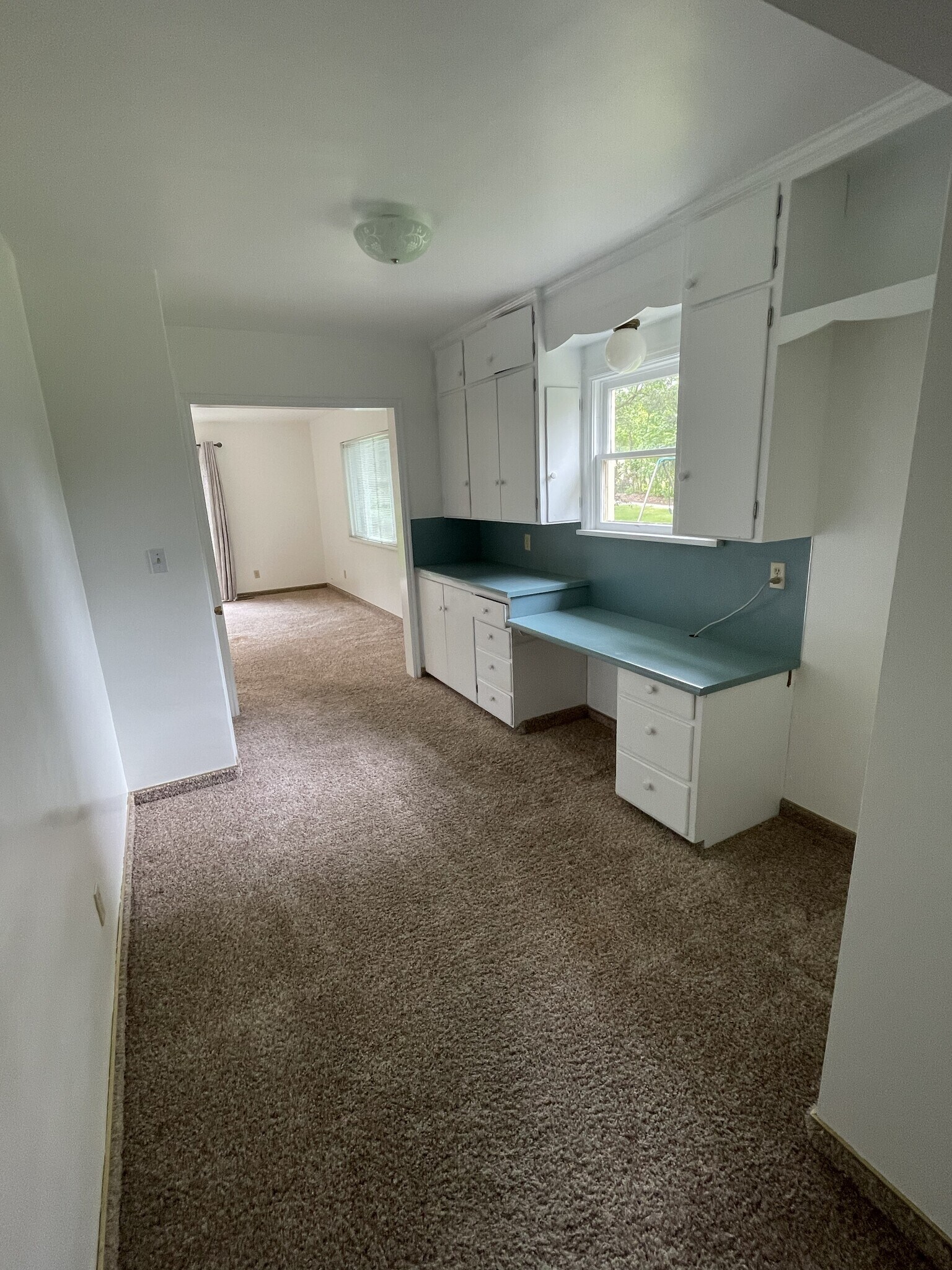 Upstairs breezeway/hall way (117 sf) - 206 N 200 E