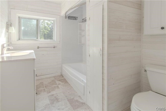 Building Photo - 363 Brainard St